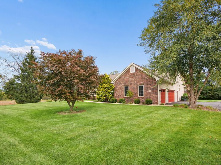 Property Photo:  1982 Wilshire NW Lane  OH 43130 