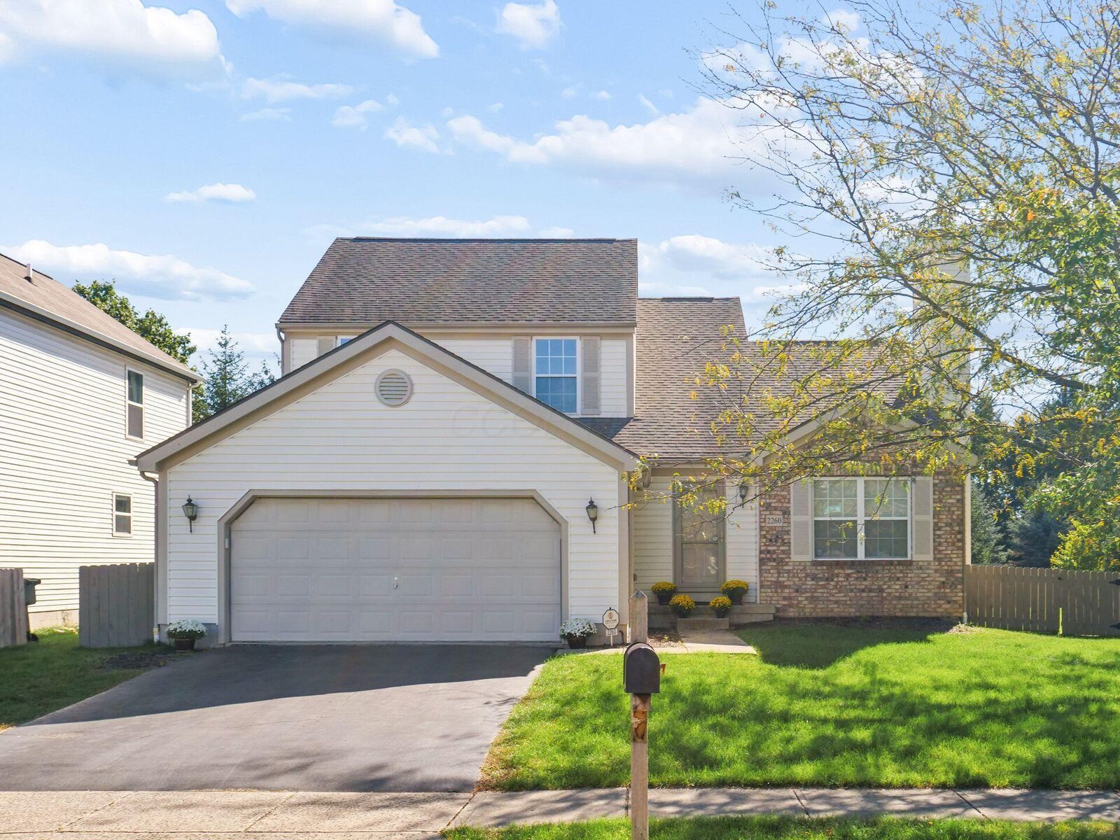 Property Photo: 2260 Siskin Avenue OH 43228