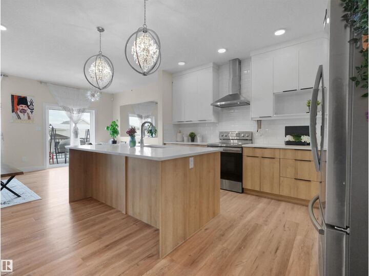 Property Photo:  9923 222 St NW  AB T5T 7J1 