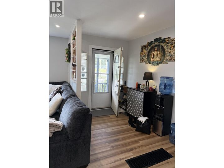 Property Photo:  390 Third Avenue  BC V2G 2A8 