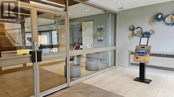 Property Photo:  158A McArthur Avenue 4  ON K1L 7E7 