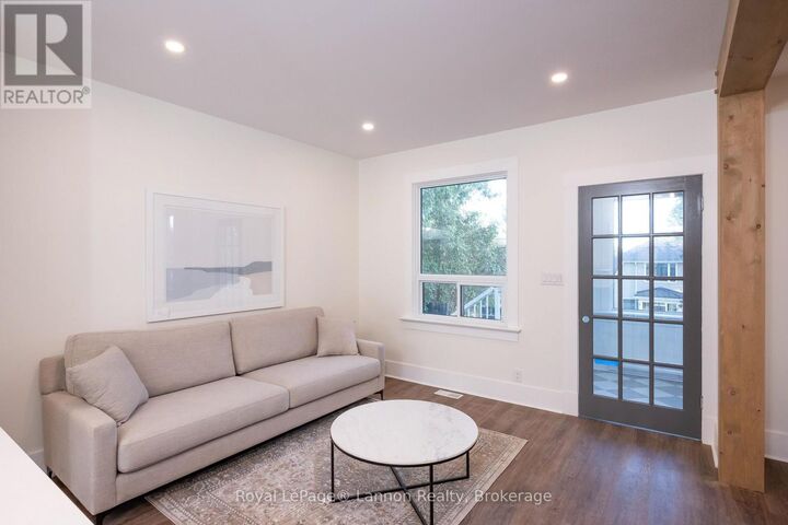 Property Photo:  16 Crown Street  ON P7B 3J6 