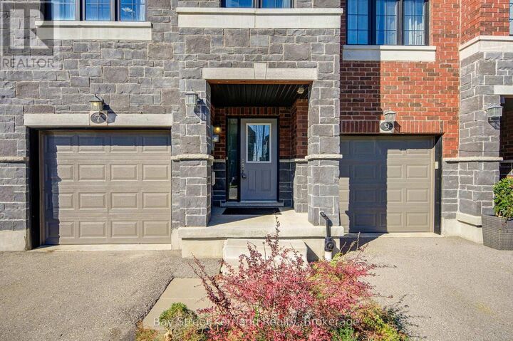 Property Photo:  7 Sportsman Hill Street  ON N2P 2N7 