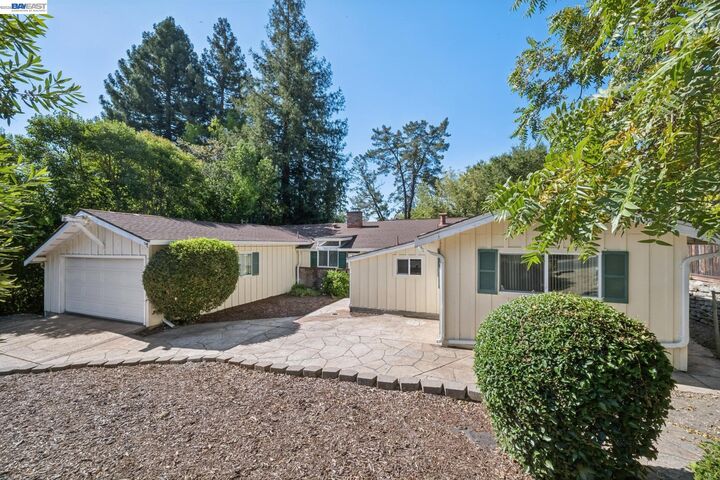 Property Photo: 1110 Sierra Vista Way CA 94549