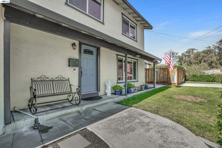 Property Photo: 315 Wall St CA 94550