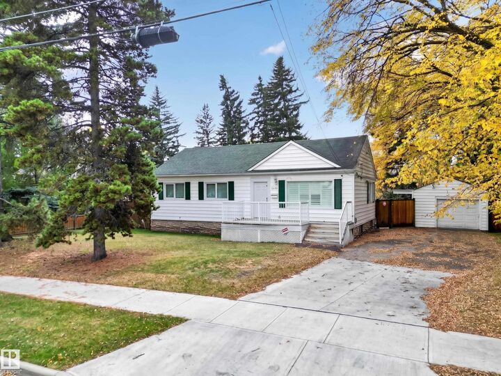 Property Photo:  5422 110 Street NW  AB T6H 3E1 