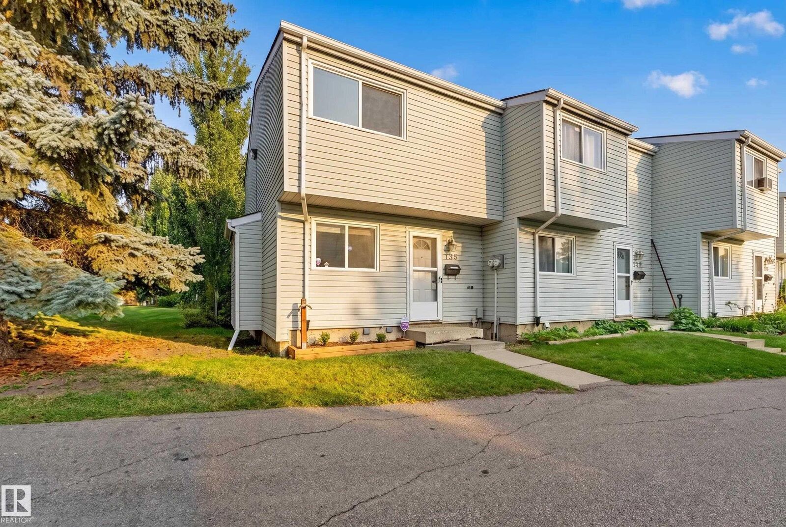 Property Photo: 138 Dickinsfield Crest NW AB T5E 5V8