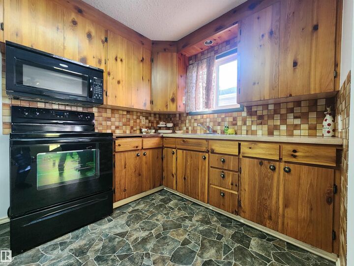 Property Photo:  4606 53 Avenue  AB T9A 0Y5 