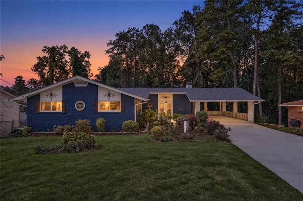 Property Photo: 3515 Parkview Drive GA 30337