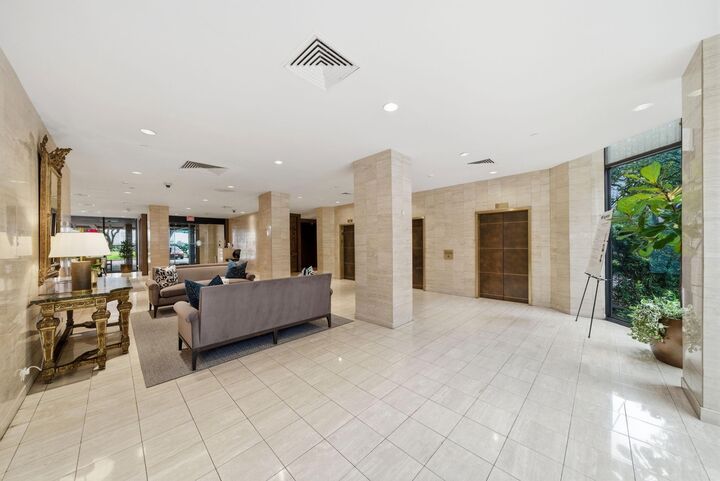 Property Photo:  15 Greenway Plaza 25J  TX 77046 