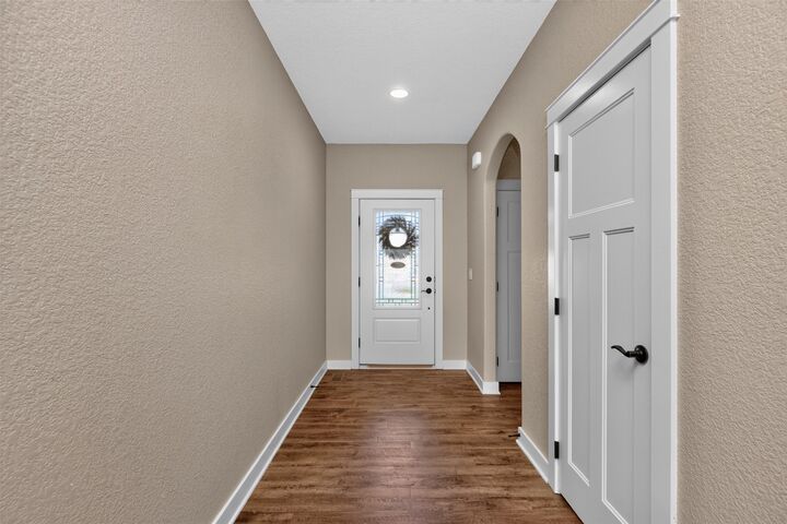 Property Photo: 3209 NW 13th Street IA 50023