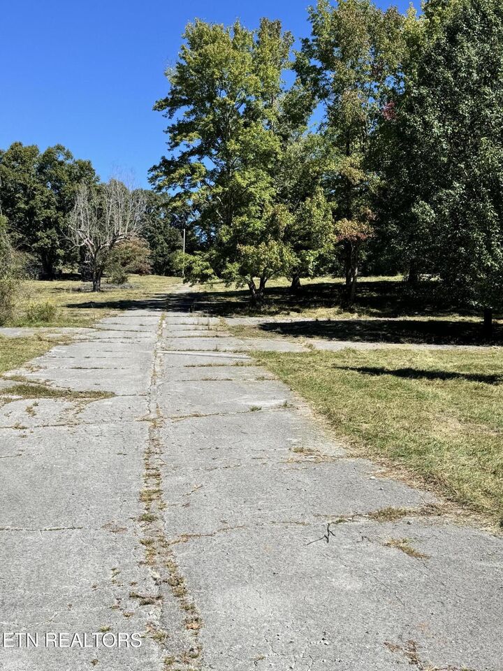 Property Photo:  214 Cates Rd  TN 37854 