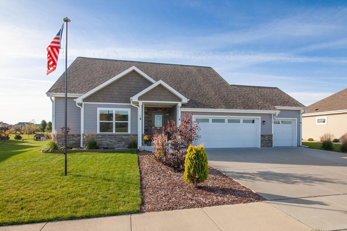 Property Photo:  1451 Whalen Dr  WI 53066 