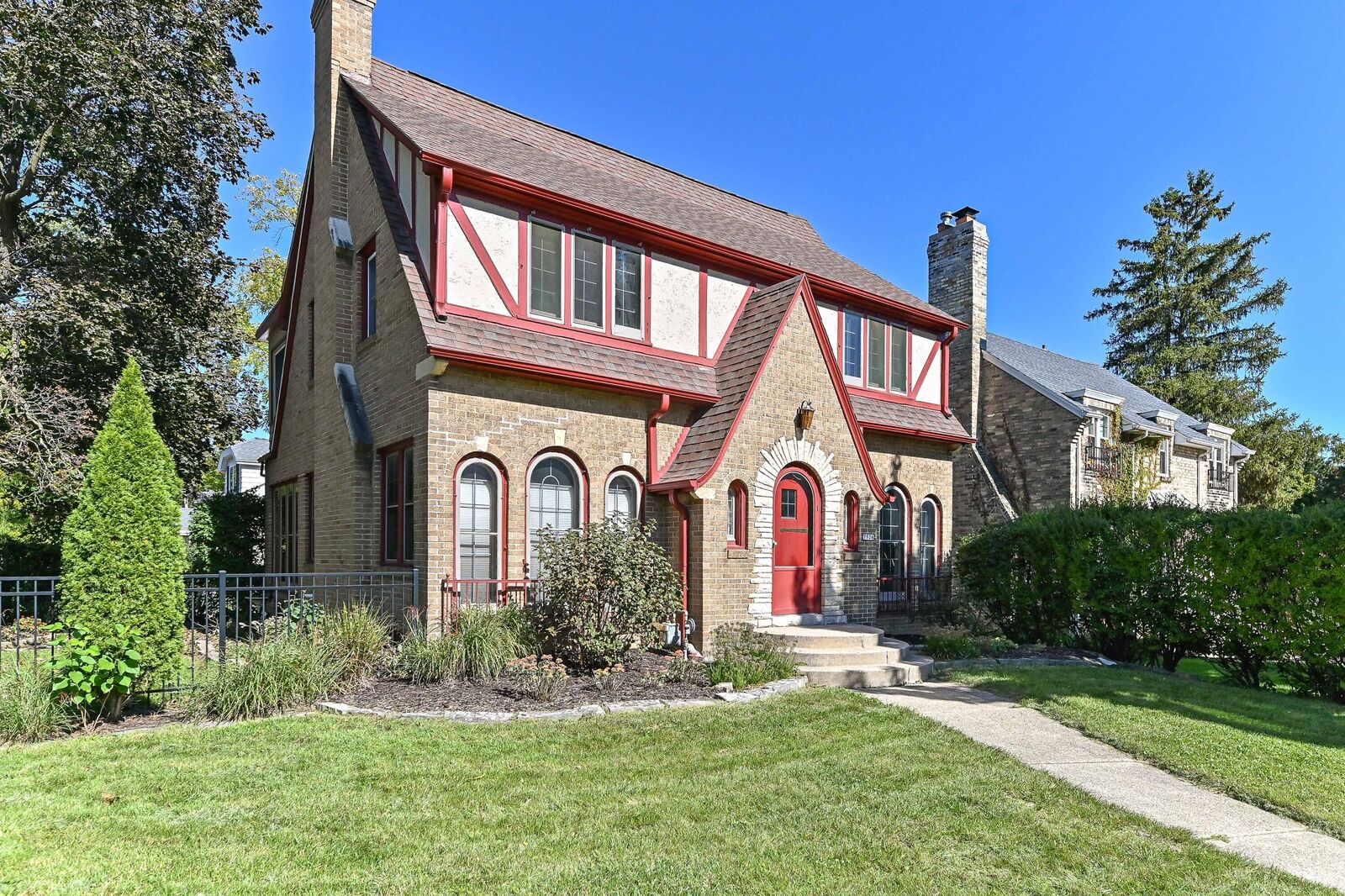Property Photo: 7926 Hillcrest Dr WI 53213