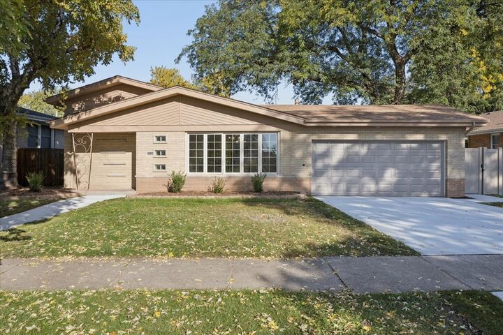 Property Photo:  5504 Oak Center Drive  IL 60453 
