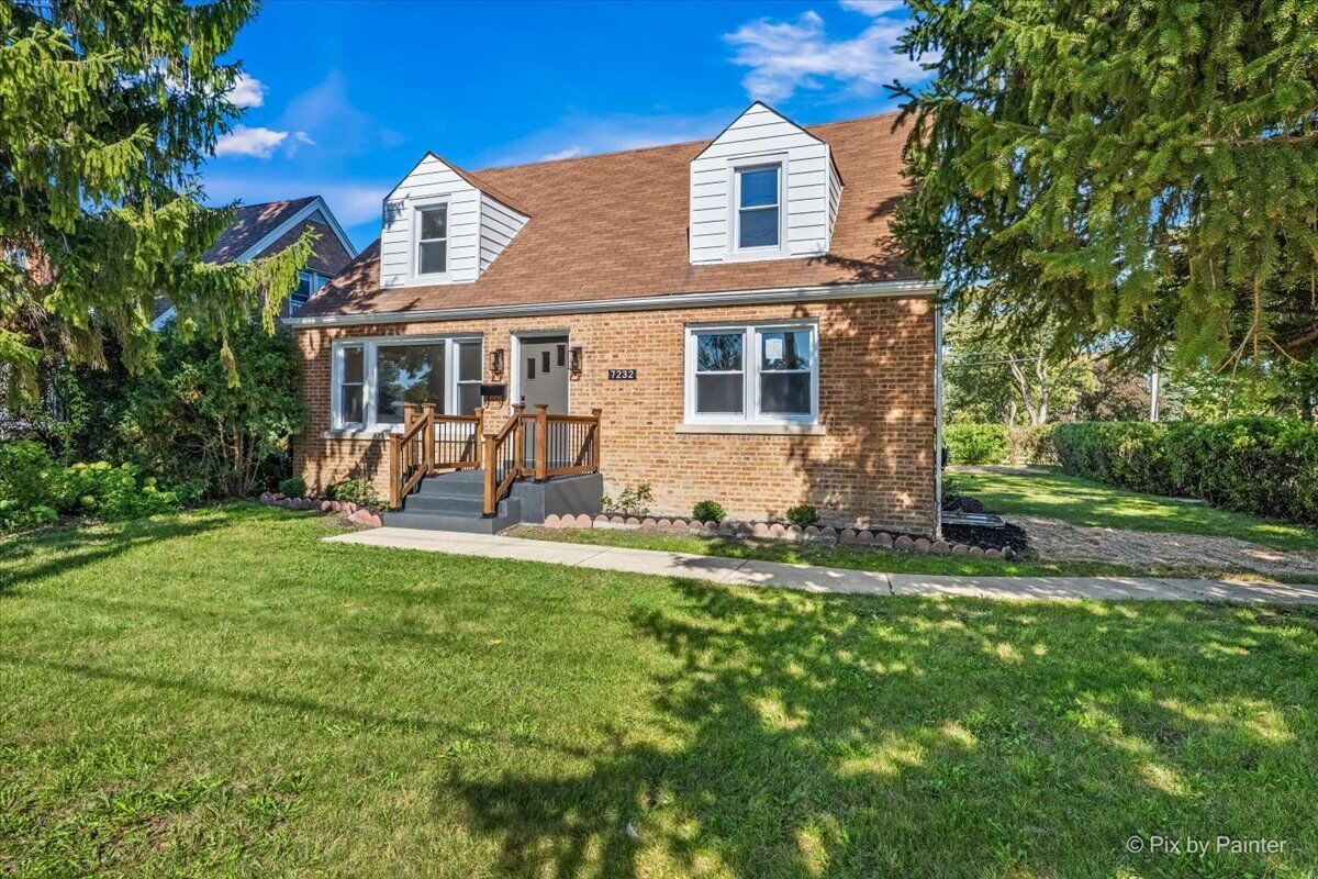 Property Photo: 7232 W Oakton Street IL 60714