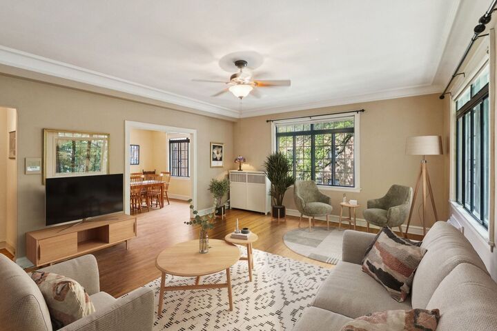 Property Photo:  