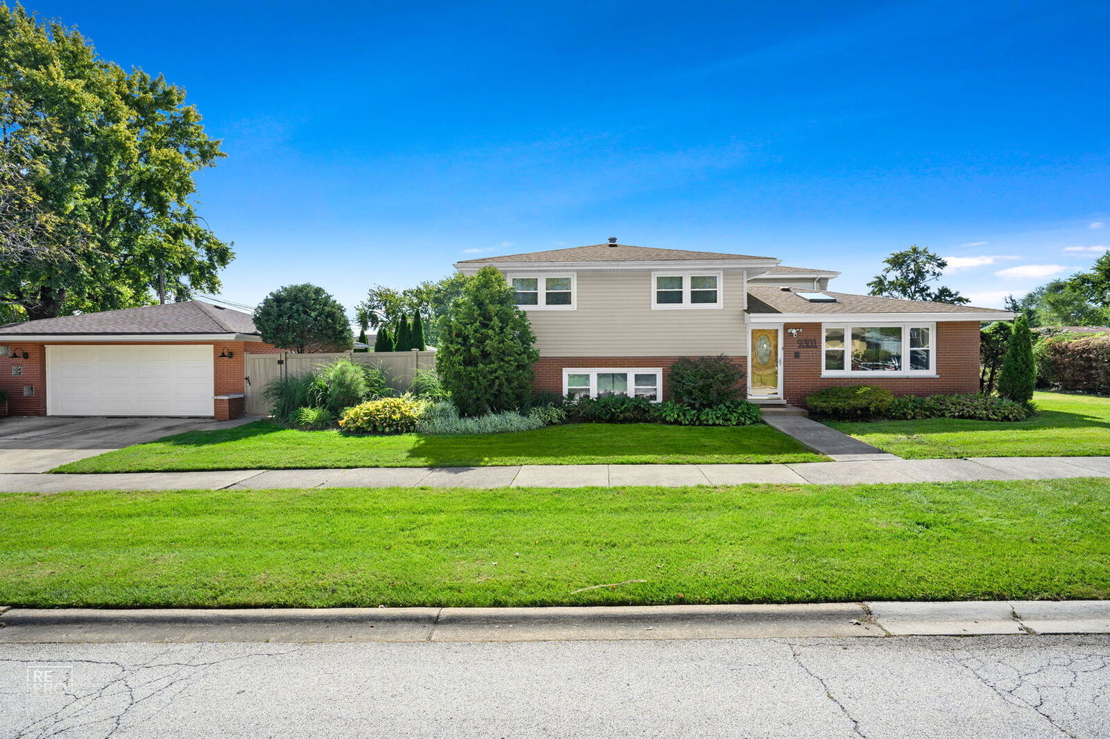 Property Photo: 9301 S 81st Court IL 60457