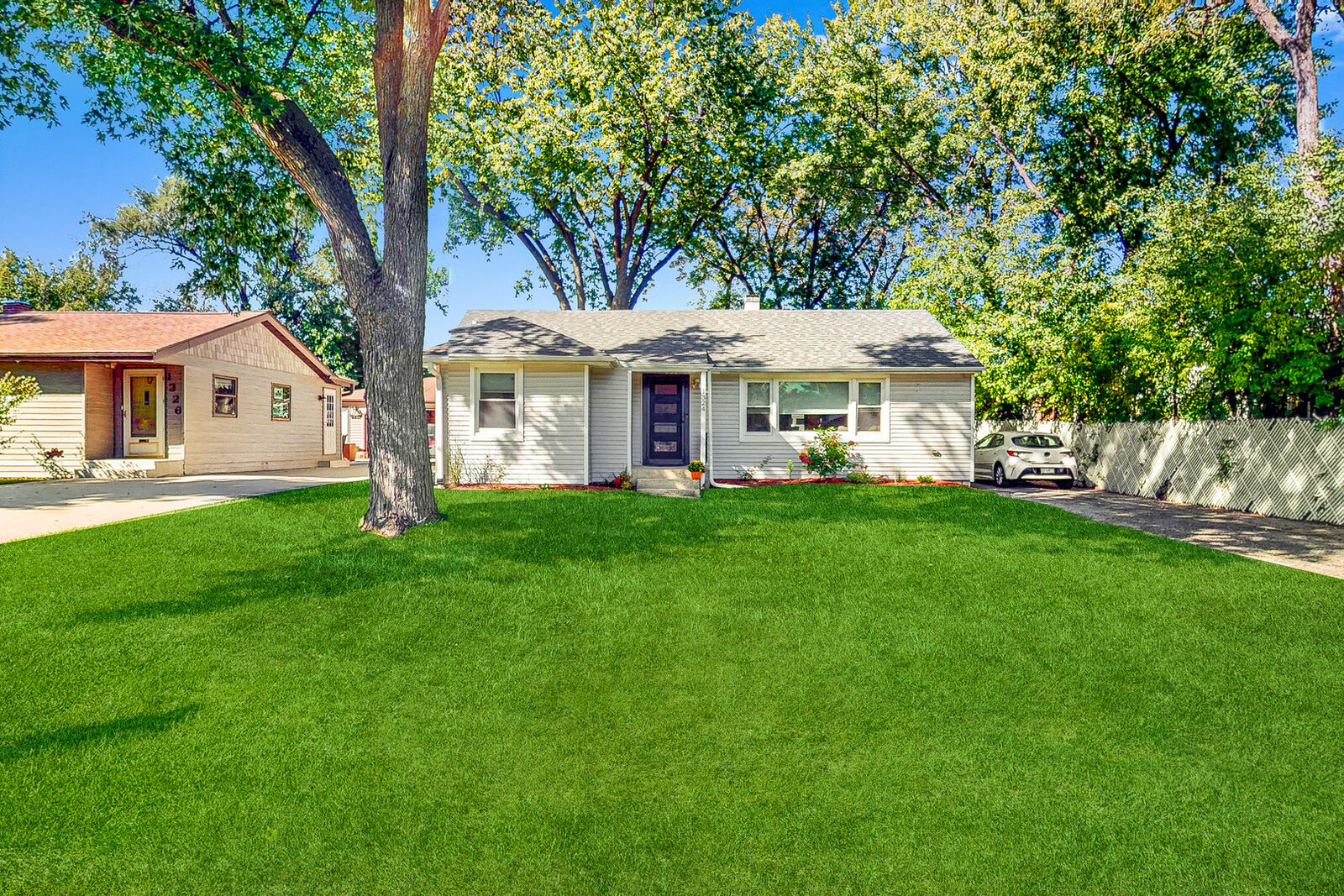 Property Photo:  1324 Hamilton Avenue  IL 60126 