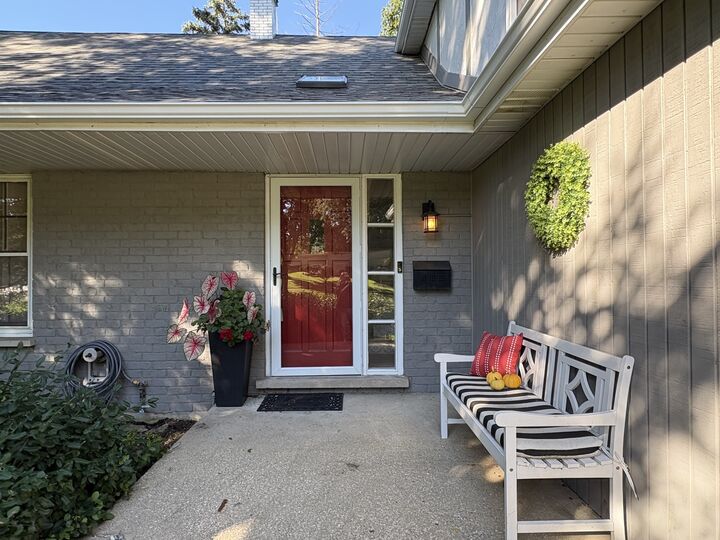 Property Photo: 3820 Saratoga Avenue IL 60515