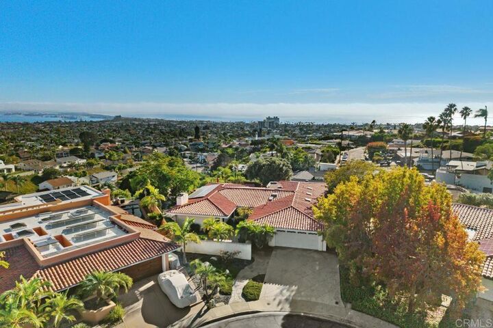 Property Photo: 5324 Calle Vista CA 92109