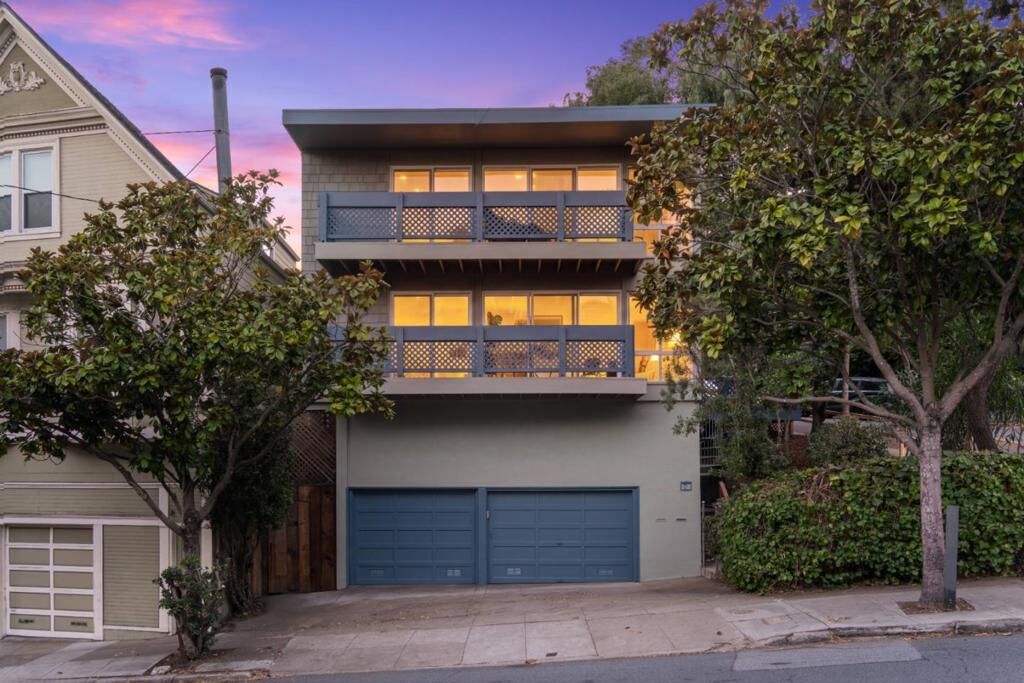 Property Photo:  27002702 Diamond Street  CA 94131 