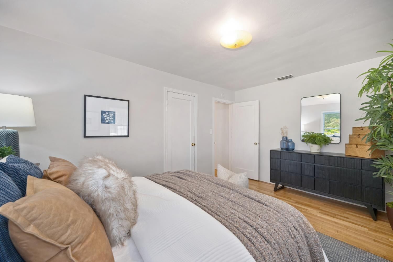 Property Photo:  5625 V Street  CA 95817 
