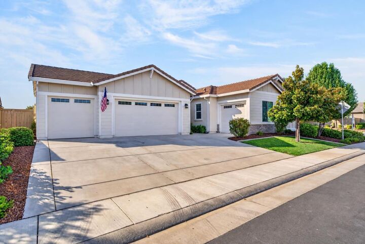 Property Photo:  300 Yorktown Court  CA 95747 