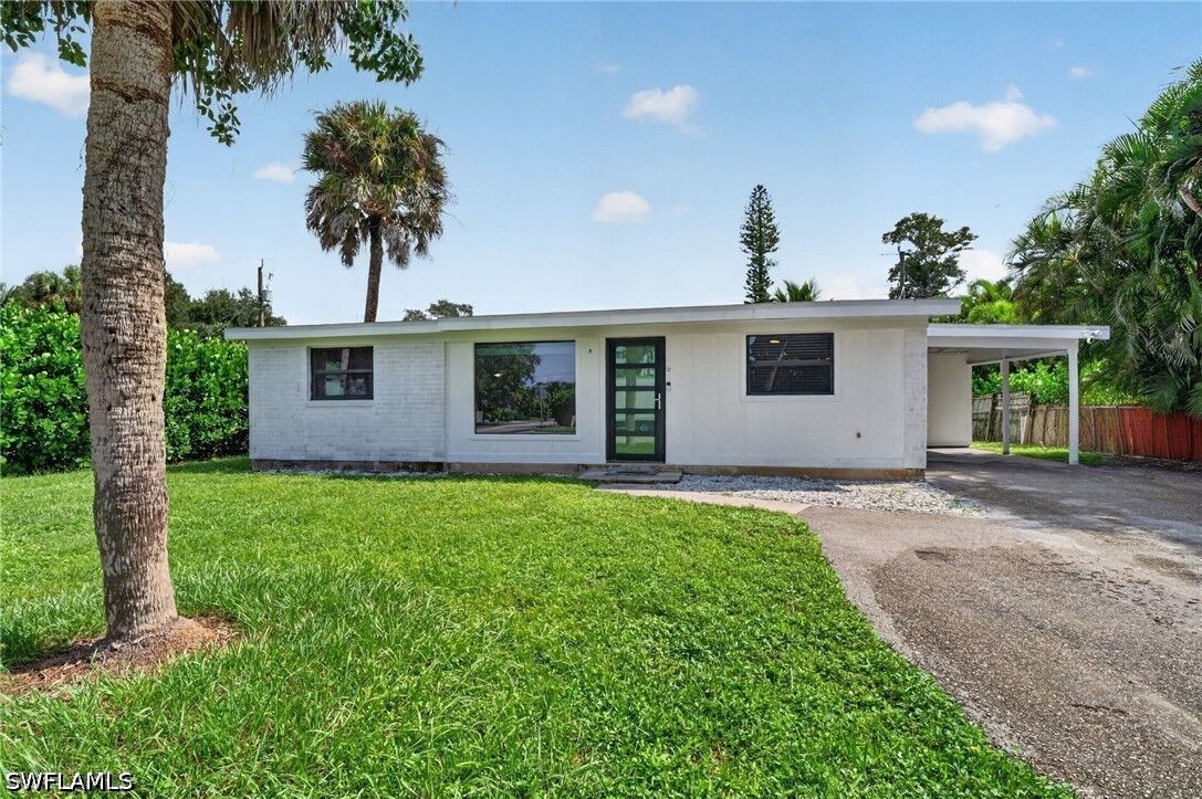 Property Photo: 1363 Brookside Drive FL 34104