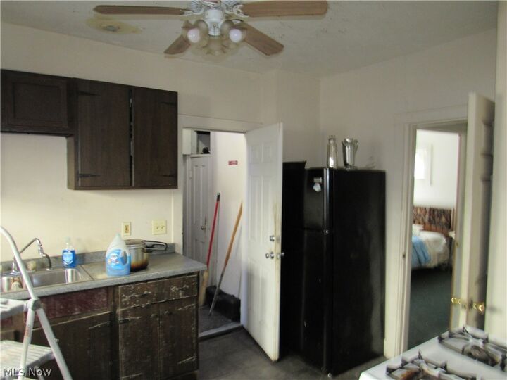 Property Photo:  863 Eddy Road  OH 44108 