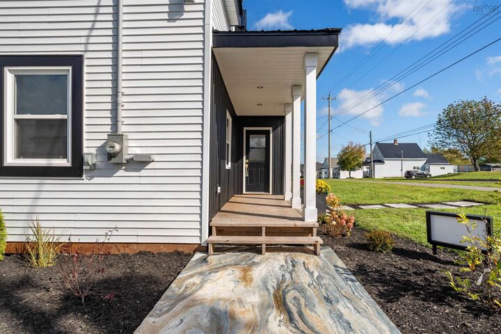 Property Photo:  2130 South Main Street  NS B0K 2A0 