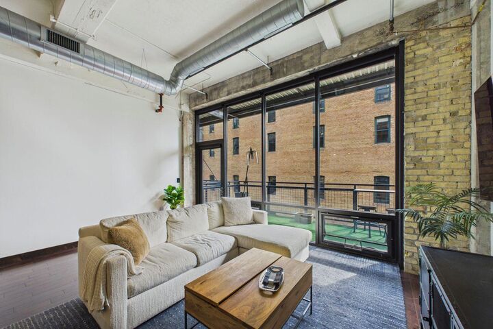 Property Photo:  618 Washington Ave N 302  MN 55401 
