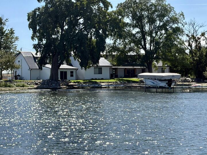 Property Photo: 910 Lakeshore Drive IA 50588