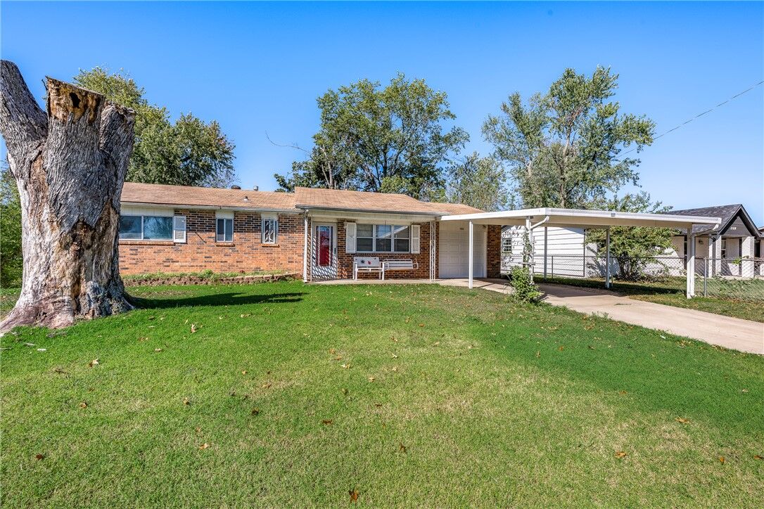 Property Photo:  1102 N 15th Street  AR 72756 