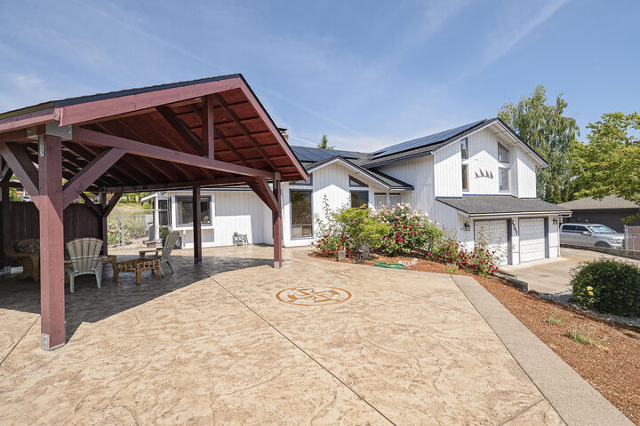 Property Photo:  2747 Jessica Circle  OR 97504 