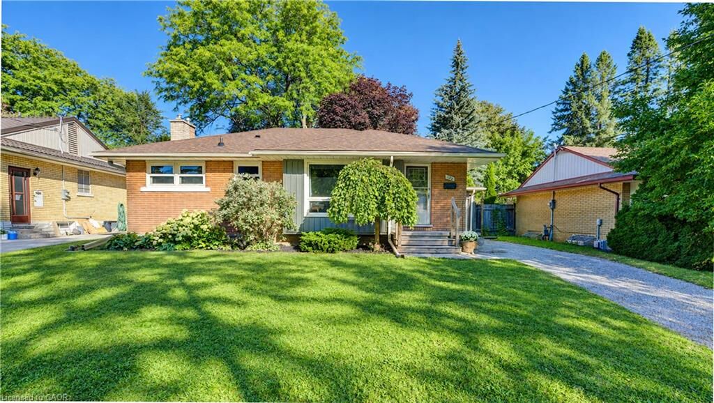 Property Photo:  122 Brandon Avenue  ON N2M 2J5 