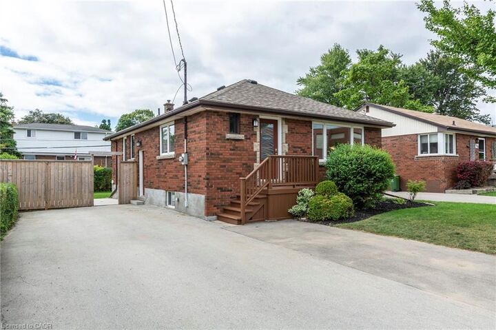 Property Photo:  292 South Bend Road E  ON L9A 2C5 