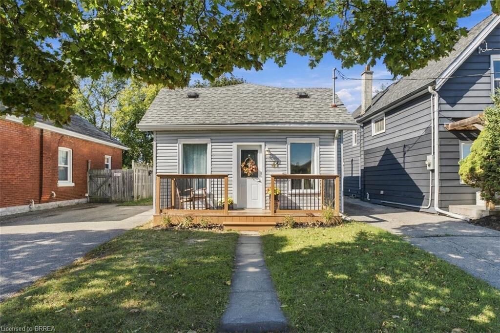 Property Photo:  41 Gordon Street  ON N3S 2N1 