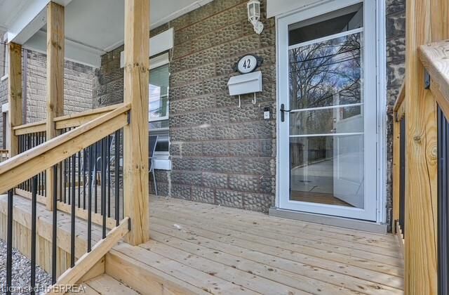 Property Photo:  42 Spring Street  ON N3T 4M5 