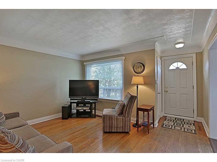 Property Photo:  606 Brucedale Avenue E Upper Lvl  ON L8V 1P5 