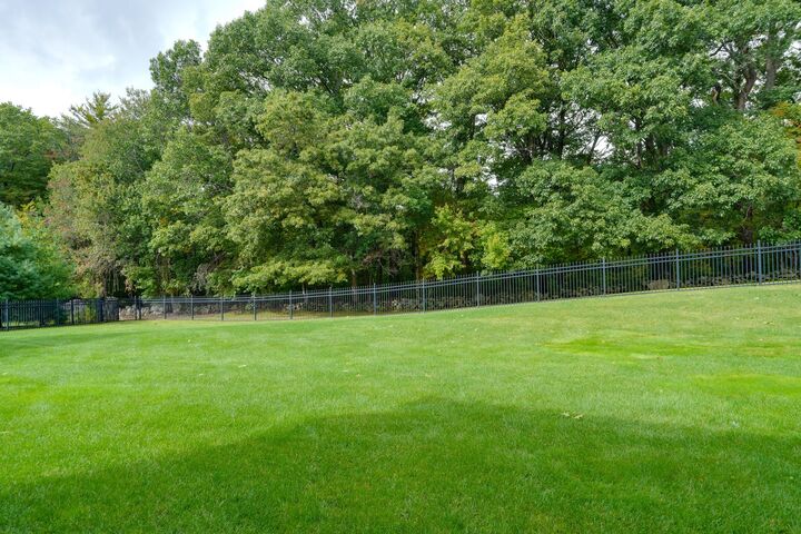 Property Photo:  4 Nipmuc Ln  MA 01772 