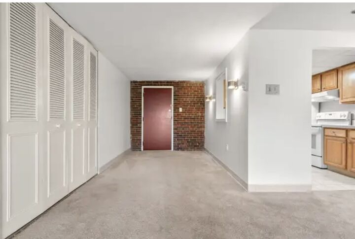 Property Photo: 26 Greentree Ln 31 MA 02190