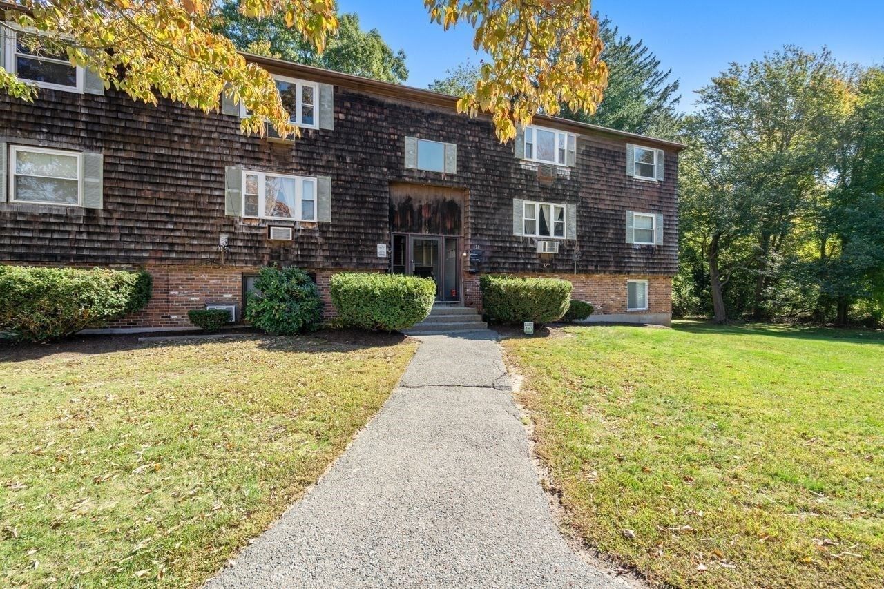 Property Photo:  137 John A Dunn Memorial Dr 6  MA 02370 
