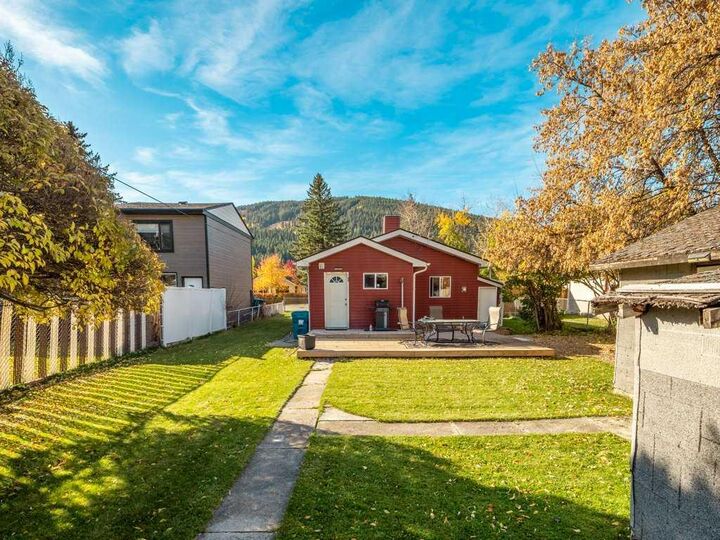 Property Photo:  11713 20 Avenue  AB T0K 0E0 