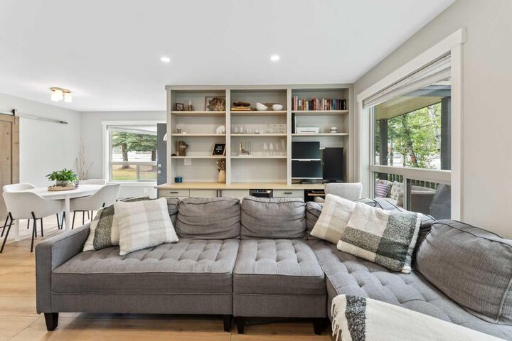 Property Photo:  300 2 Avenue 1  AB T1W 2W4 