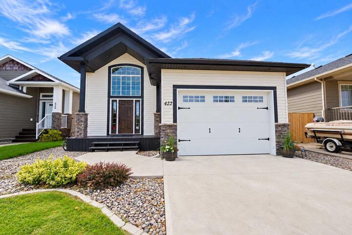 Property Photo:  422 11 Street  AB T0L 1S0 