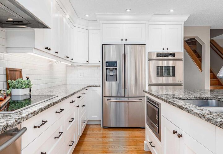 Property Photo:  202 Panorama Hills Close NW  AB T2K 5J3 