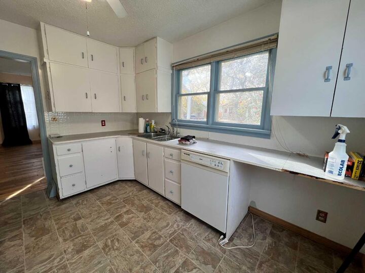 Property Photo:  5215 54 Street  AB T4V 2A9 