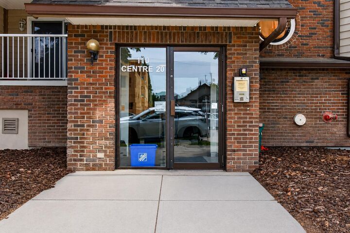 Property Photo:  110 20 Avenue NE 305  AB T2E 1P7 
