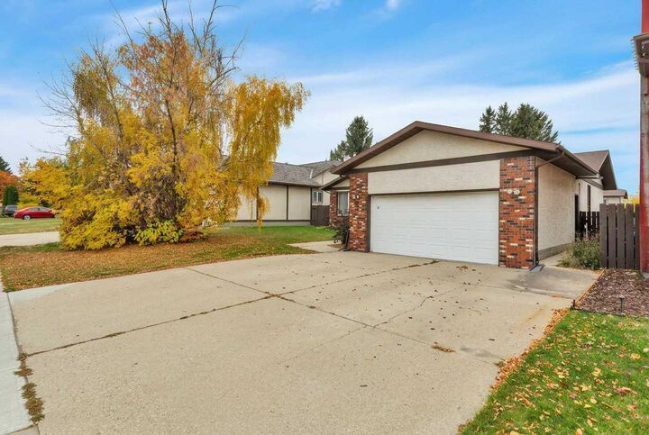 Property Photo: 54 Rogers Crescent AB T4P 3K1